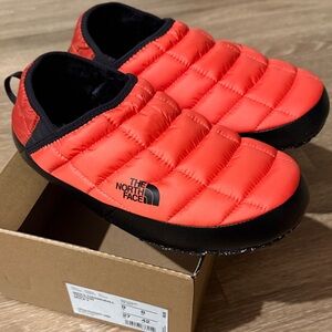 Brand NEW The North Face Thermoball Traction Mule V